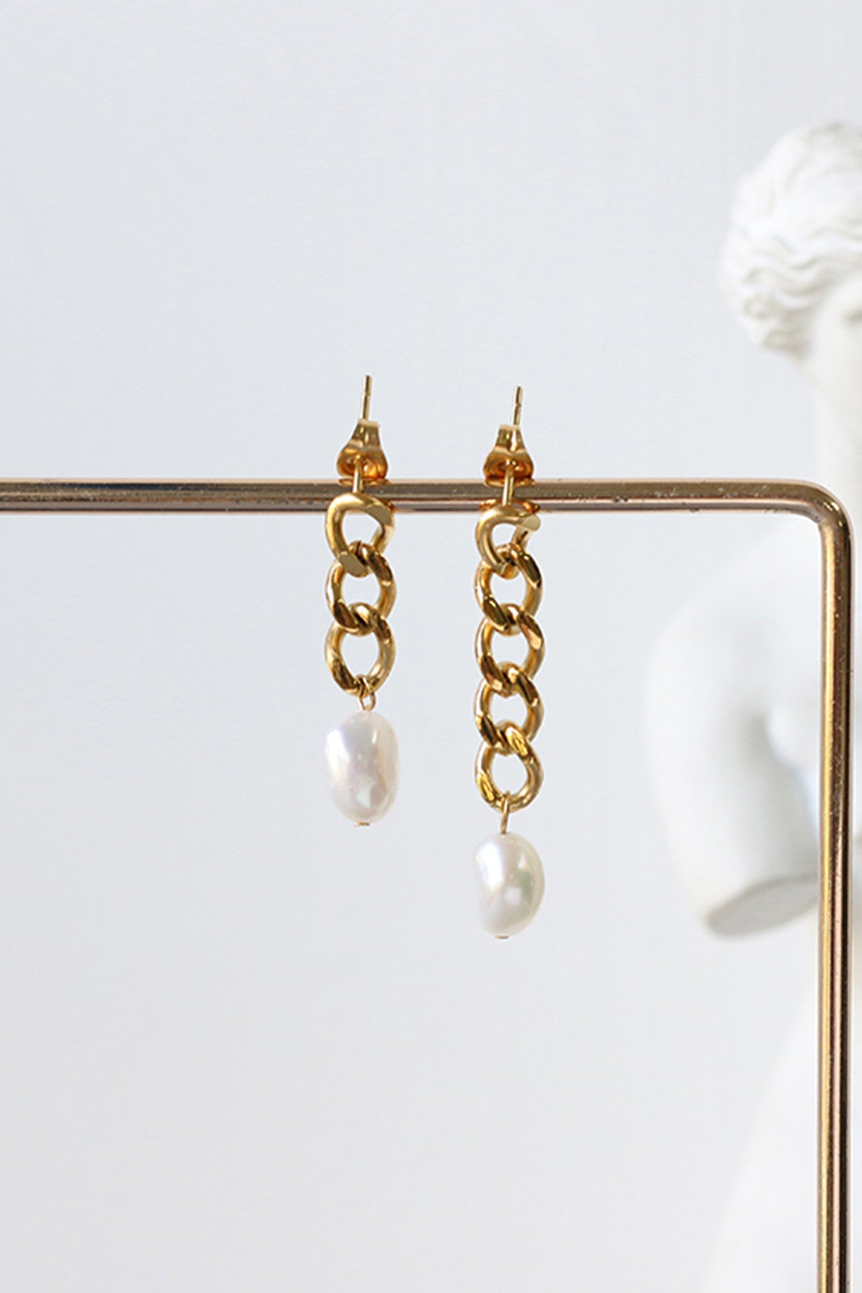 18k Assymetric Chain Link and Pearl Earrings