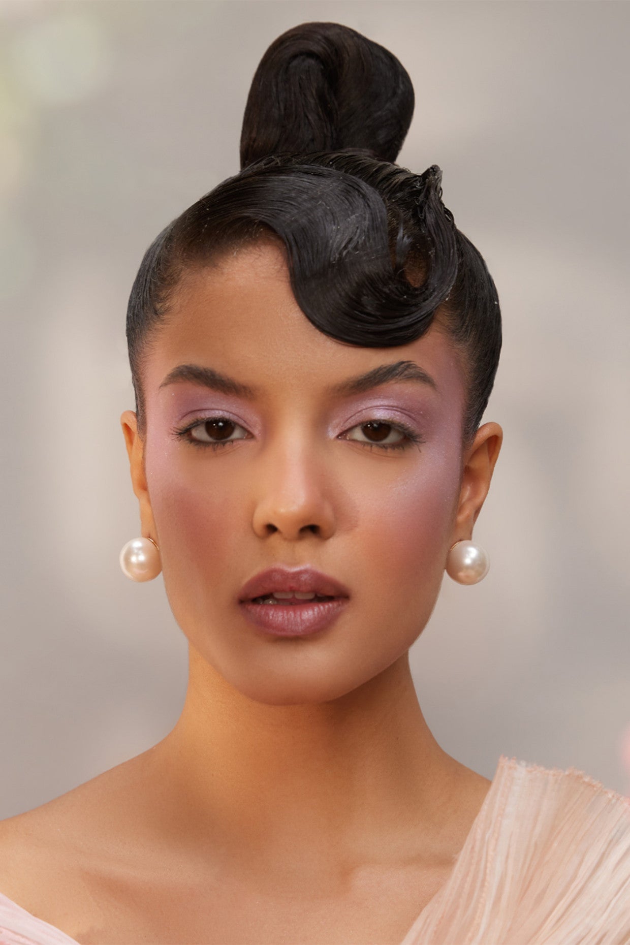 20mm Pearl Royal Studs Earrings White 18Kt Gold-Plated