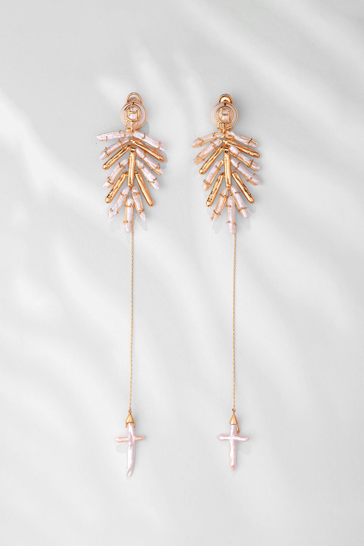 22kt Gold Plated Pearl Shoulder Grazers