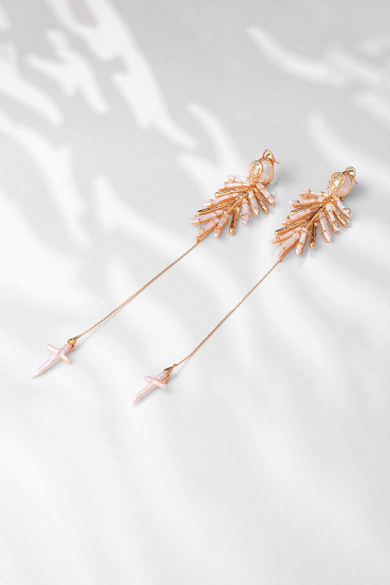 22kt Gold Plated Pearl Shoulder Grazers