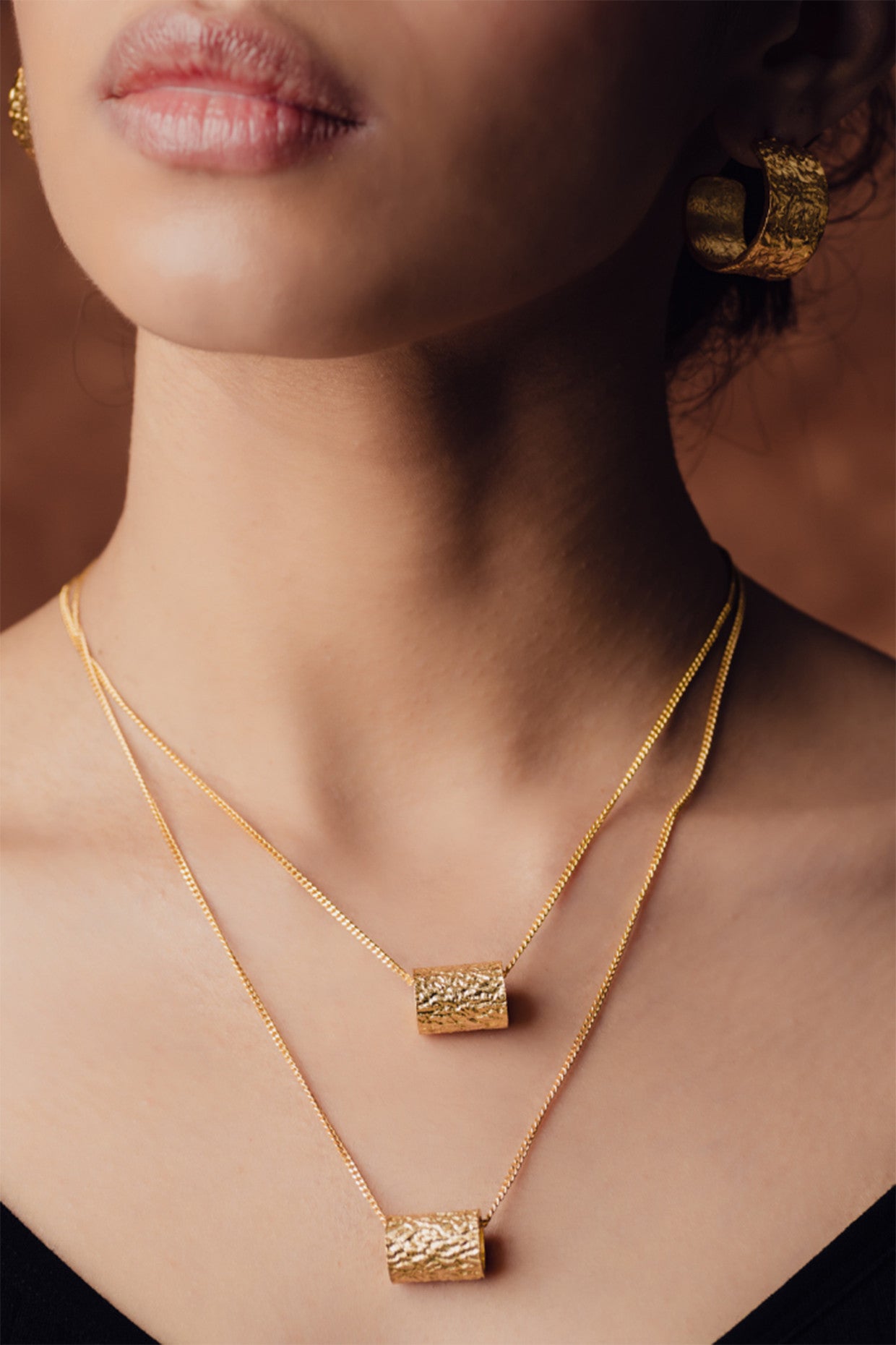 14k Gold Plated Textured Pendant Necklace.