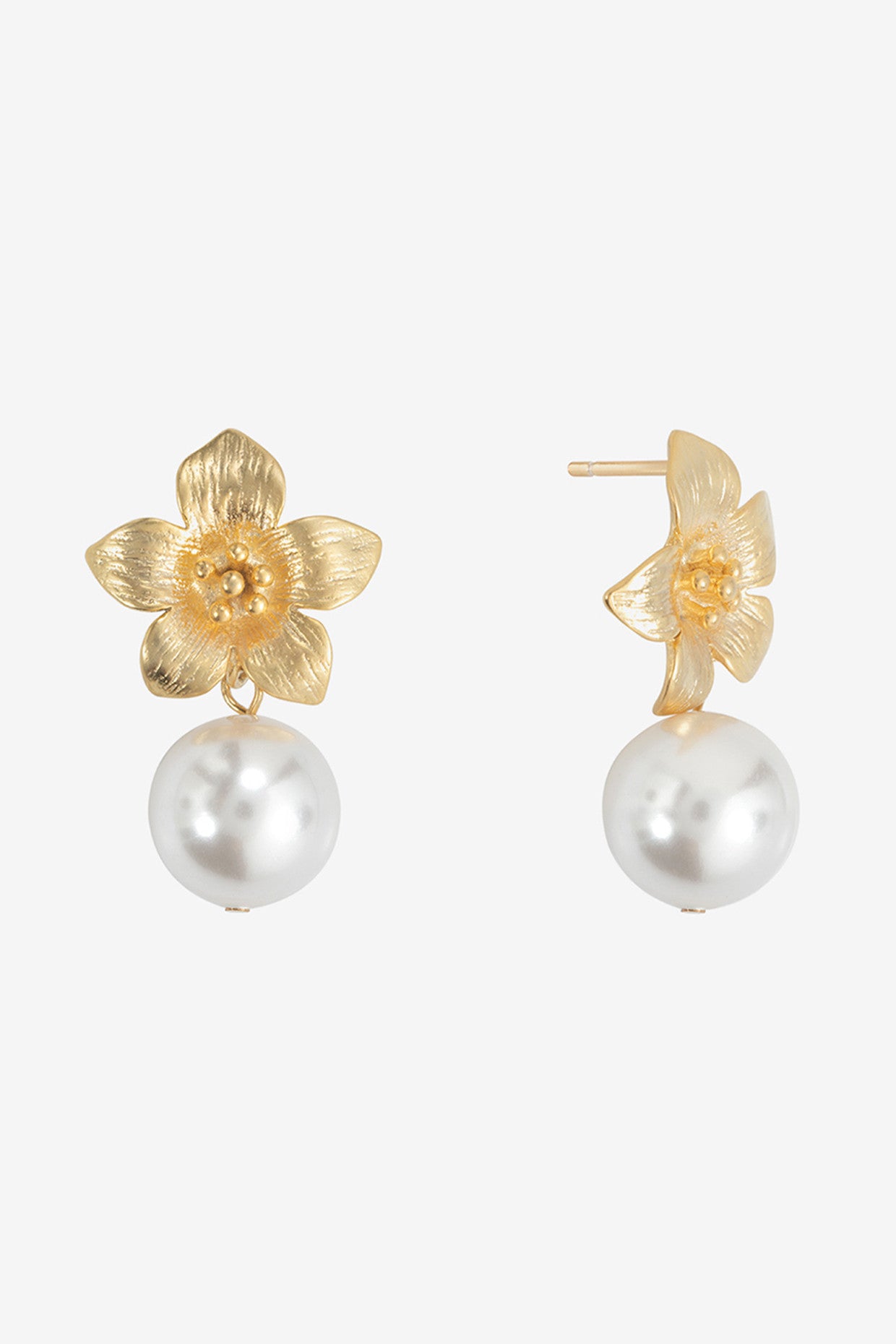 Begonia Pearl Earring