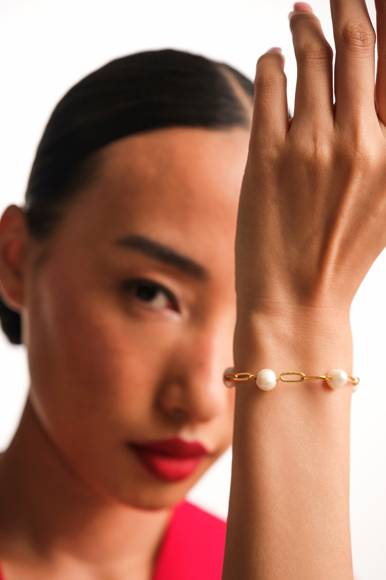 Dainty Linked Pearl Bracelet in 22Kt Gold Plating