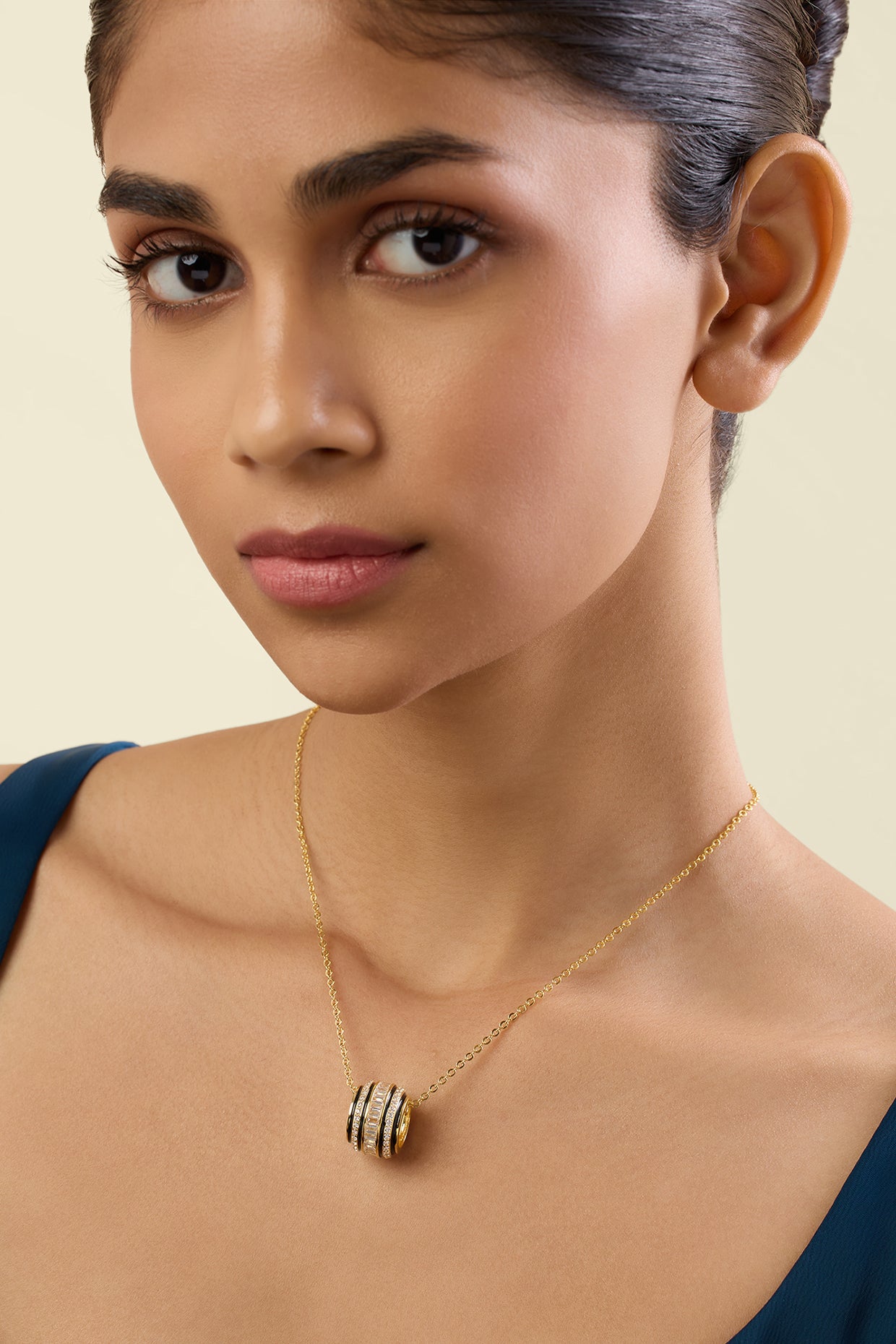 Mindora Pendant Necklace In 18Kt Gold Plated