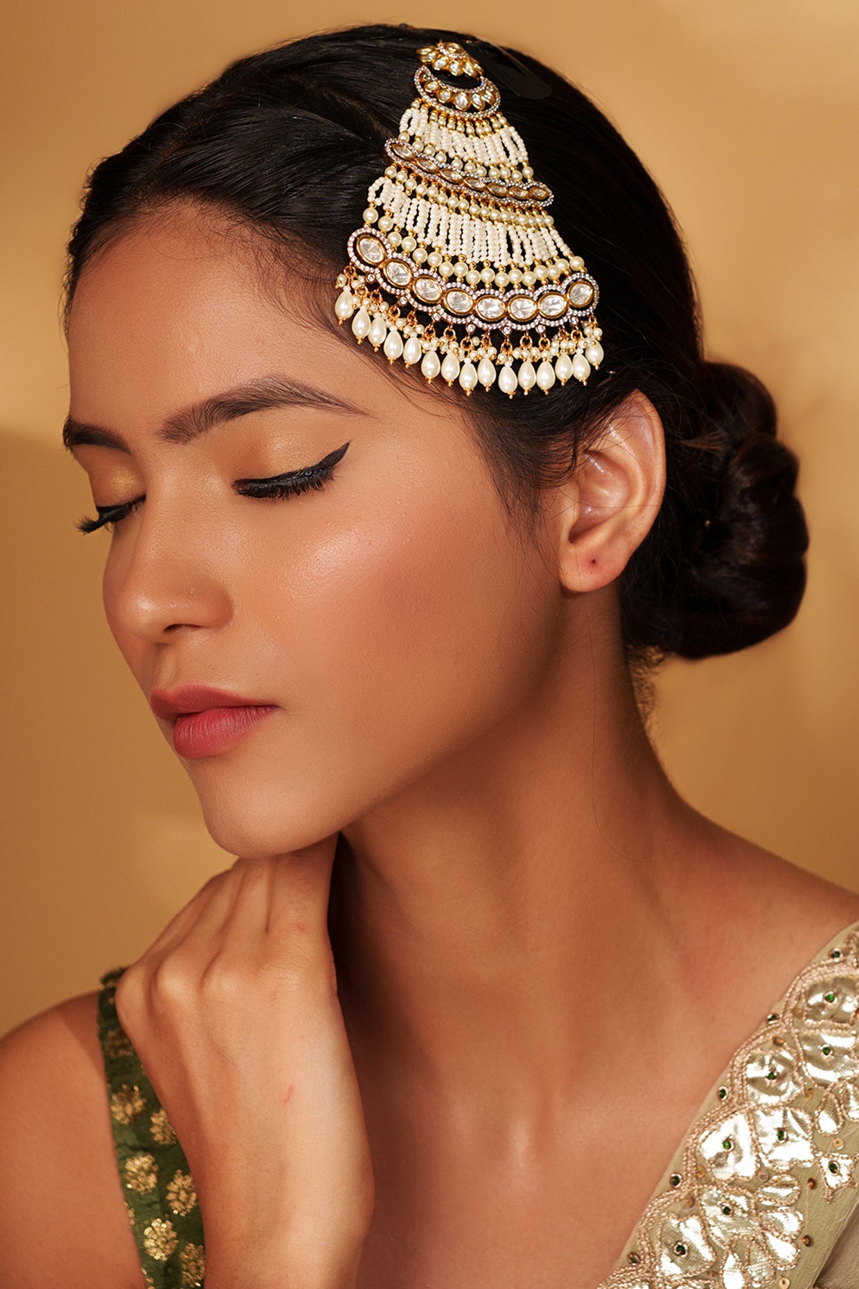 Jasvee White Kundan Passa