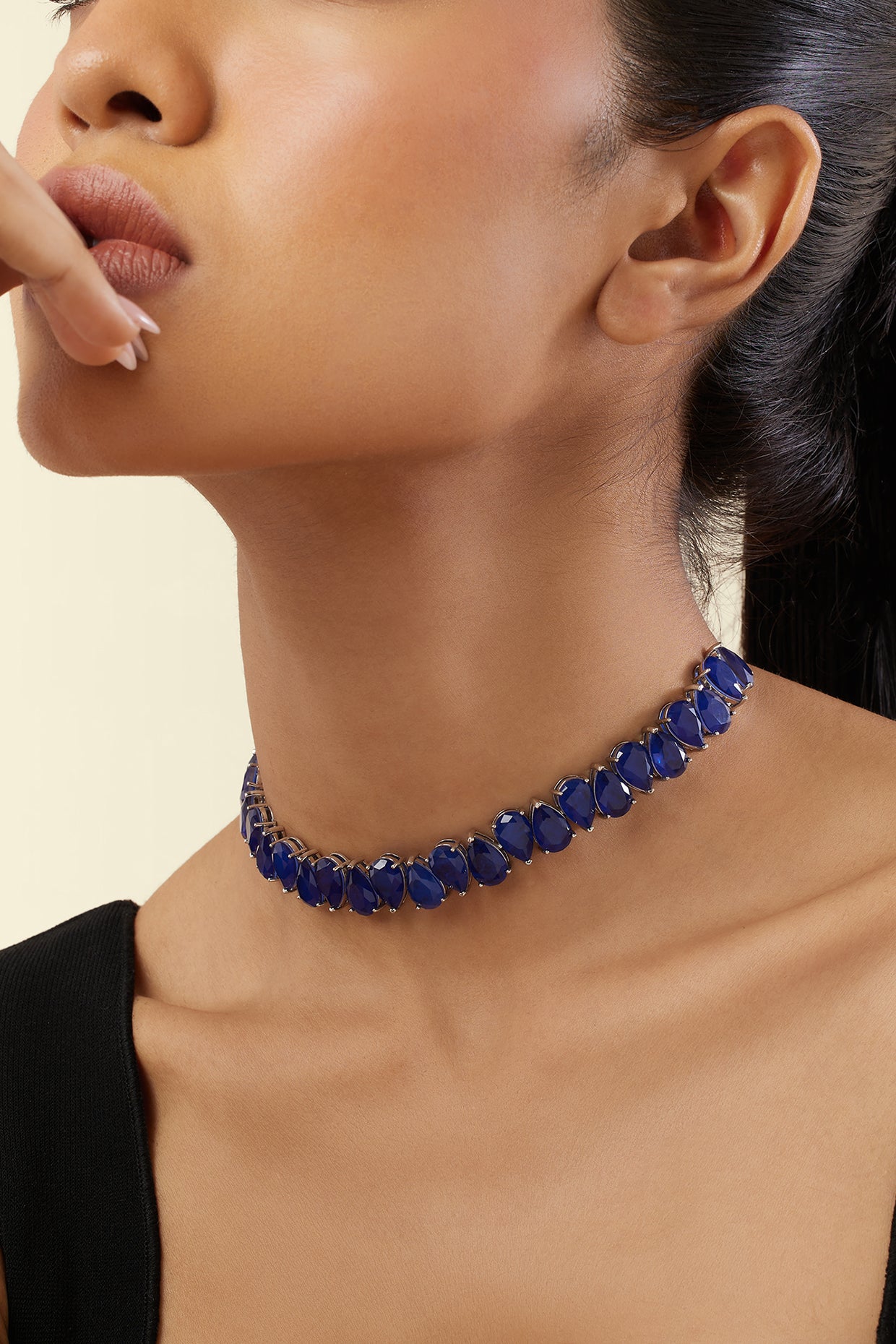 Elysian Sapphire Choker Necklace In Rhodium Plating