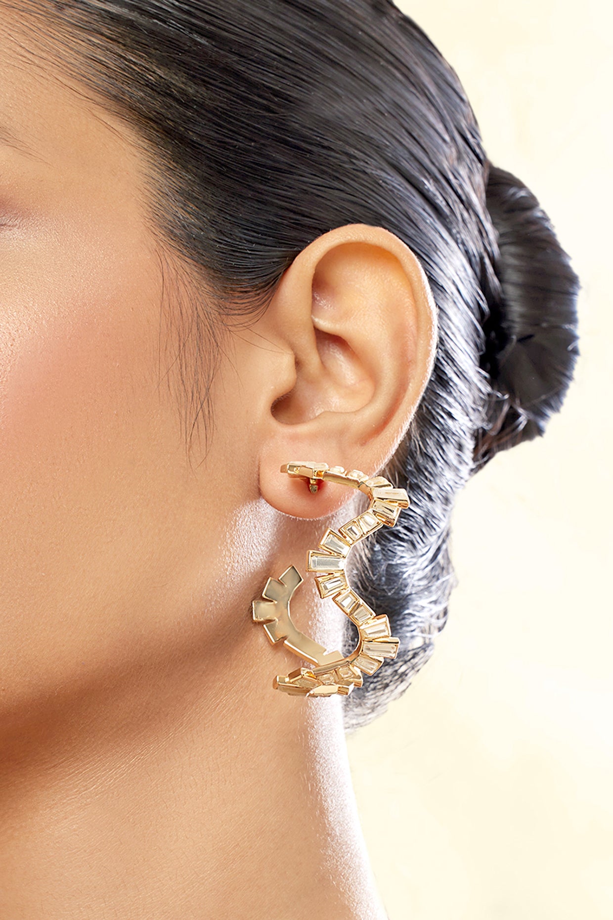 Divino Wavy Hoops In 18Kt Gold Plated