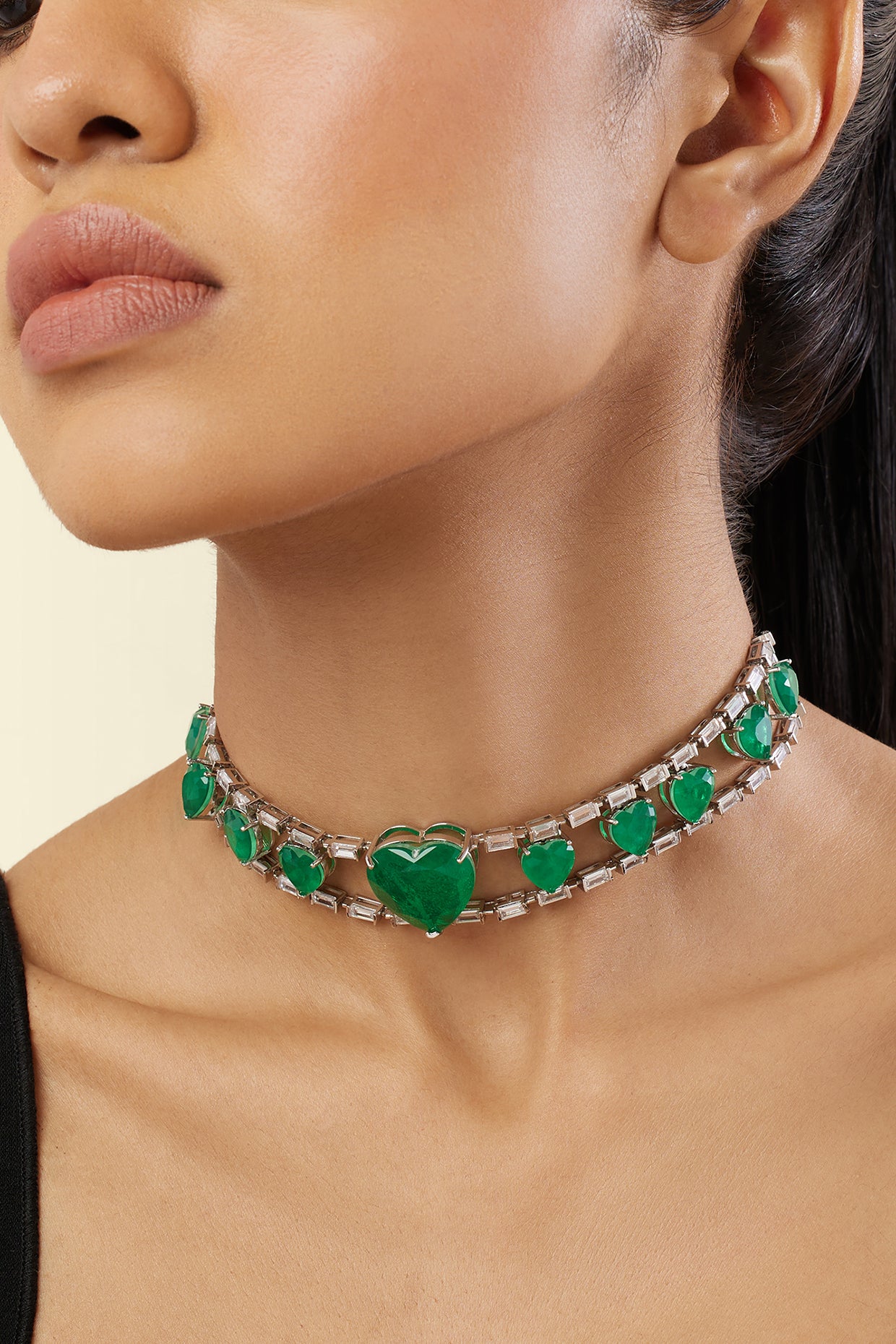 Emerald Heart Choker Necklace In Rhodium Plating