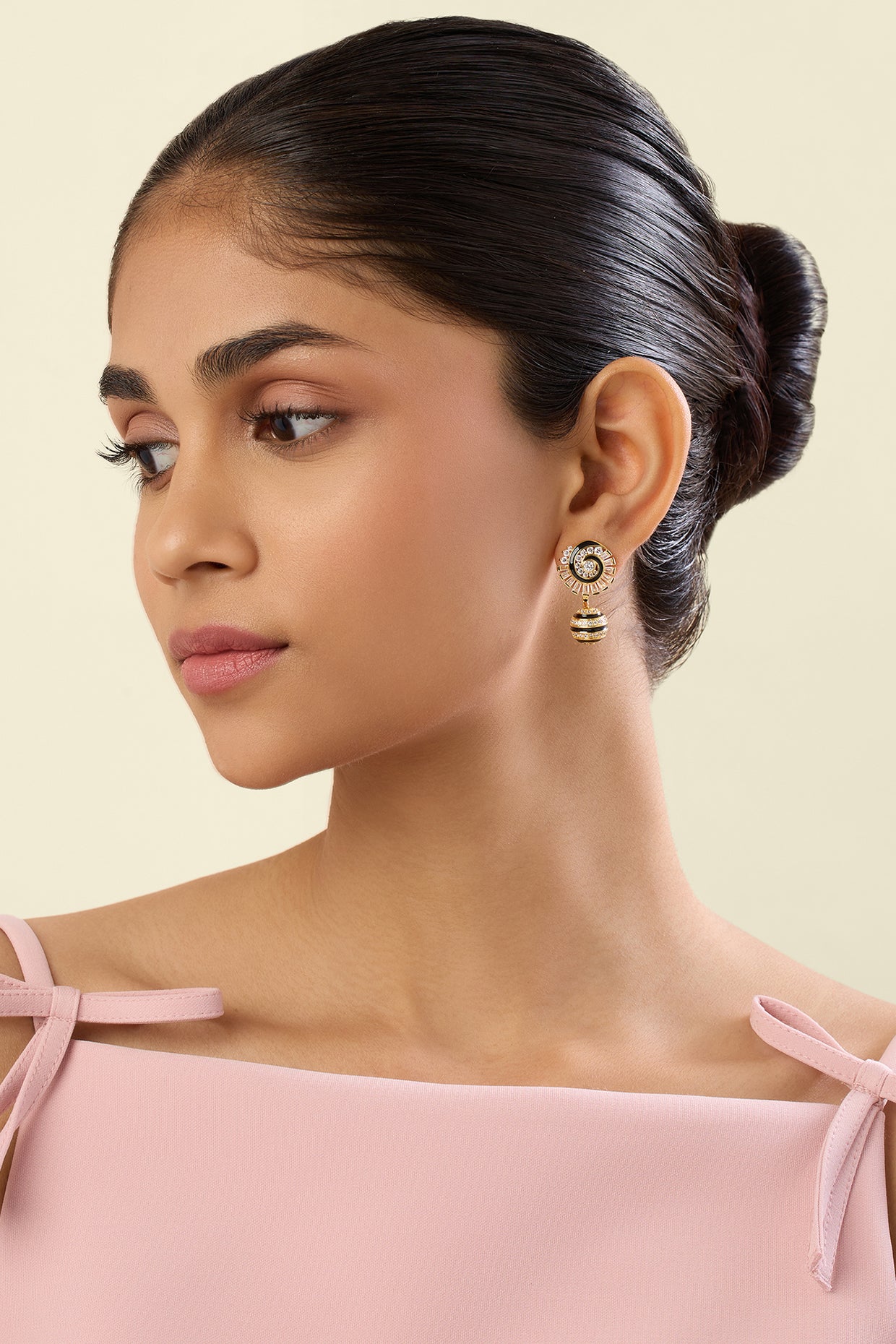 Fridae Danglers In 18Kt Gold Plated