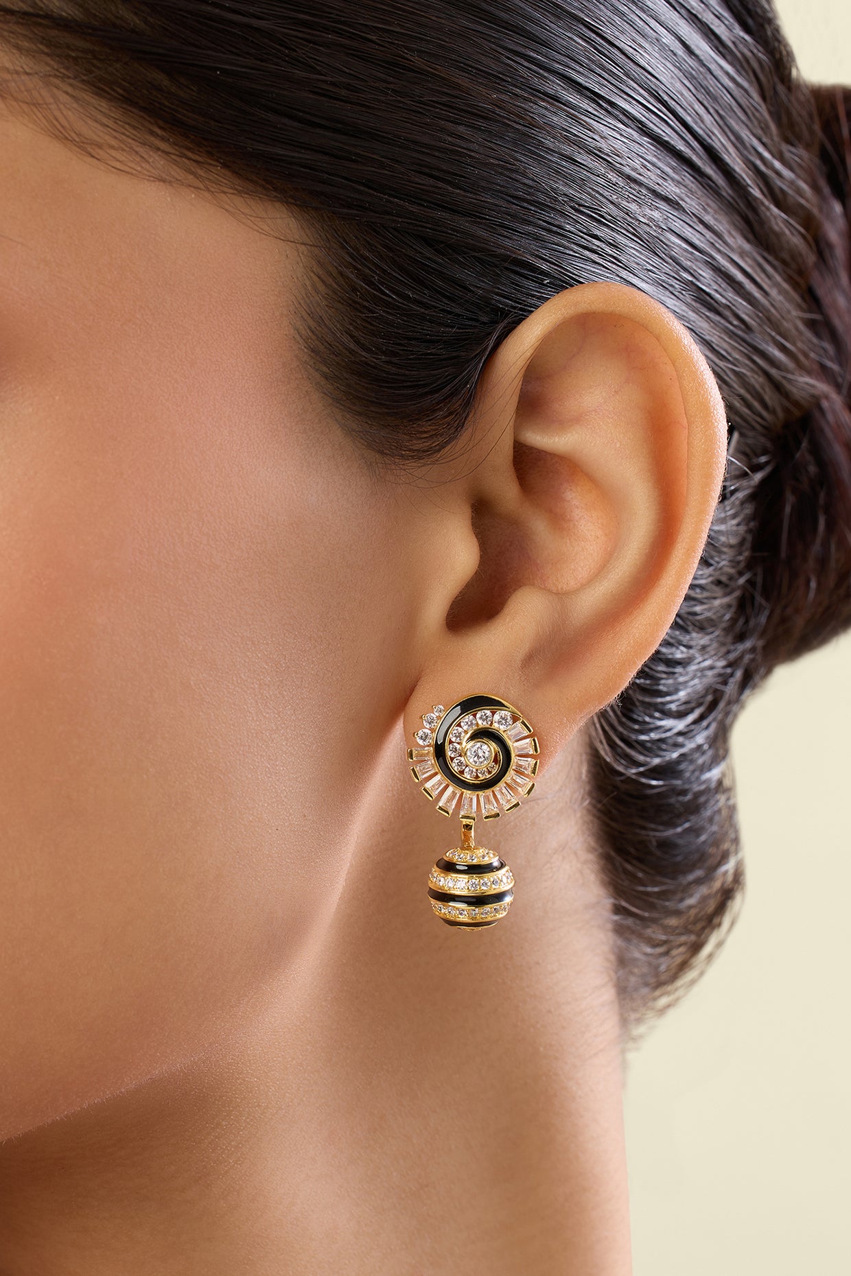 Fridae Danglers In 18Kt Gold Plated