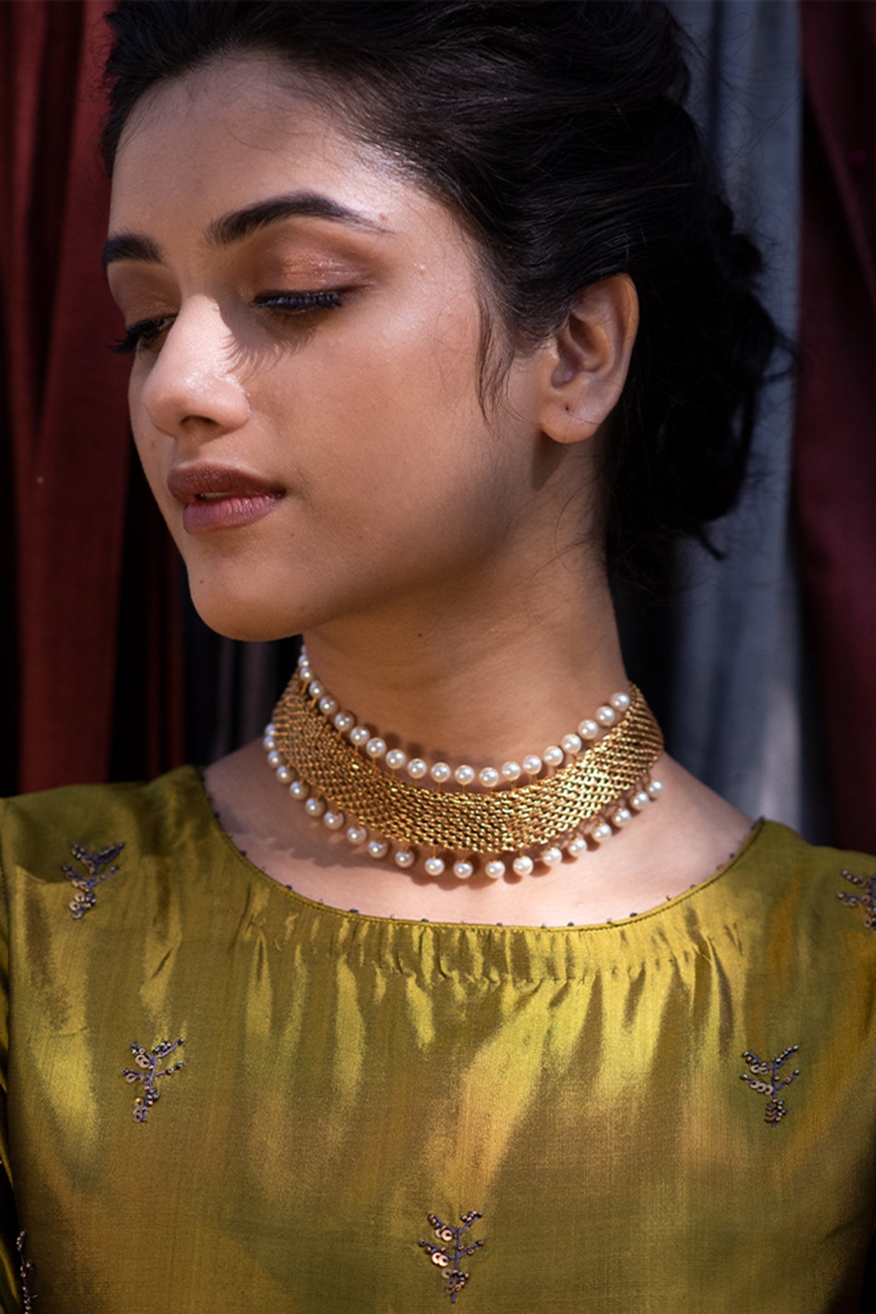 Golden Mesh and Pearl Choker worn by Sonam Kapoor