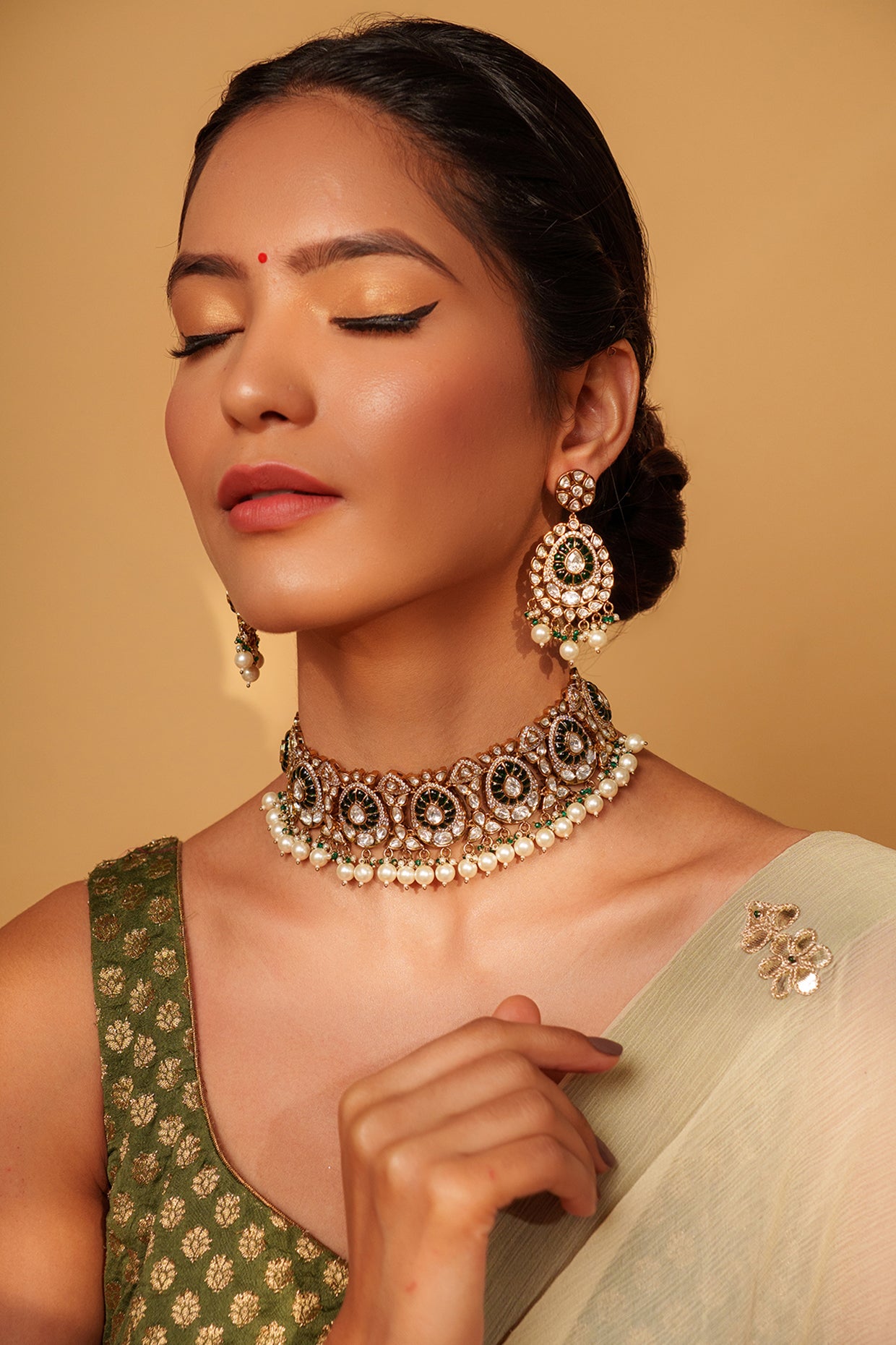 Hemal Kundan Choker Set