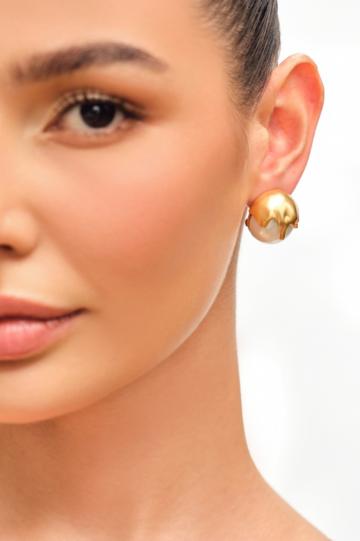 Dune Pearl Studs Earrings 22Kt Gold-Plated