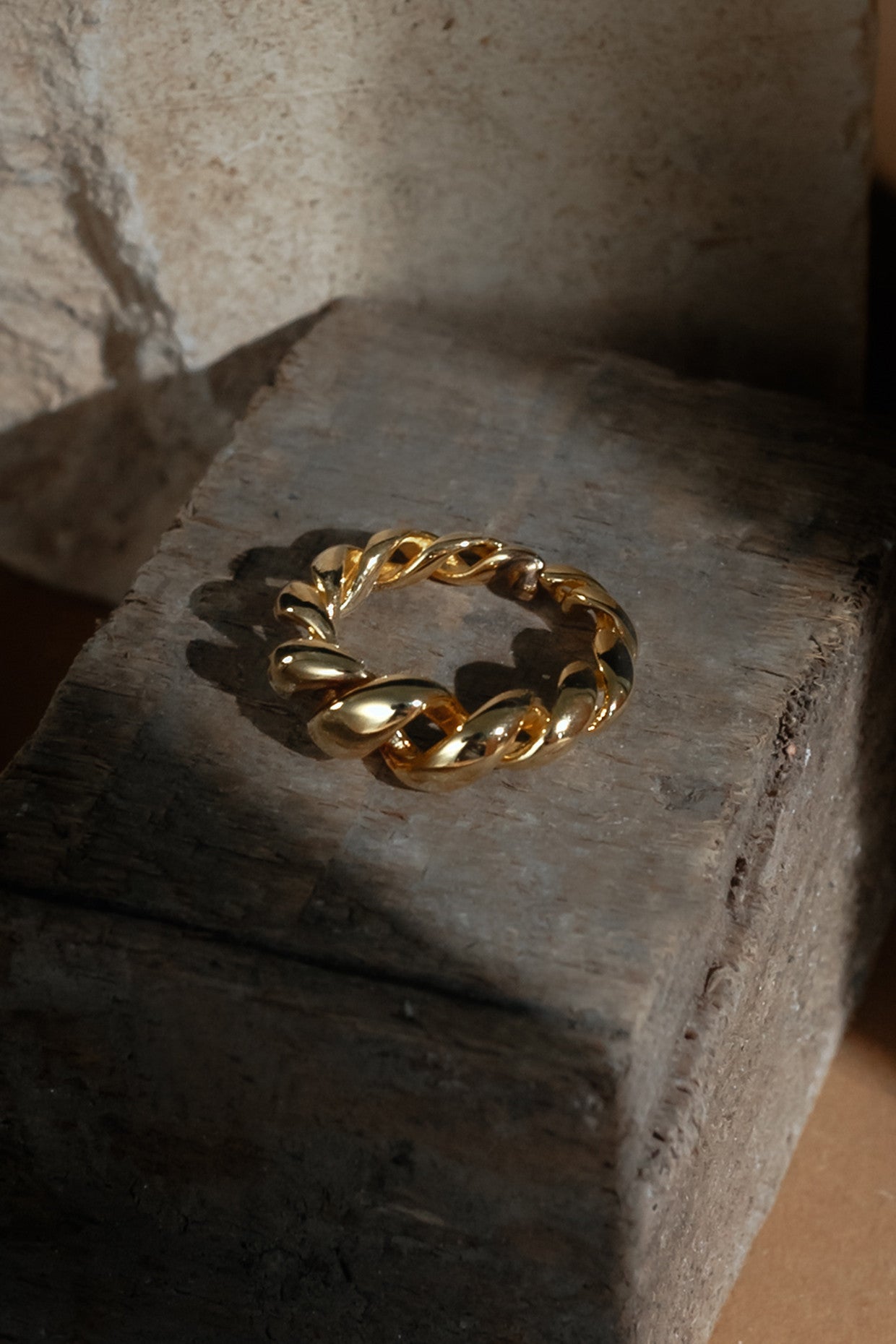 Gemma Twist Gold Ring