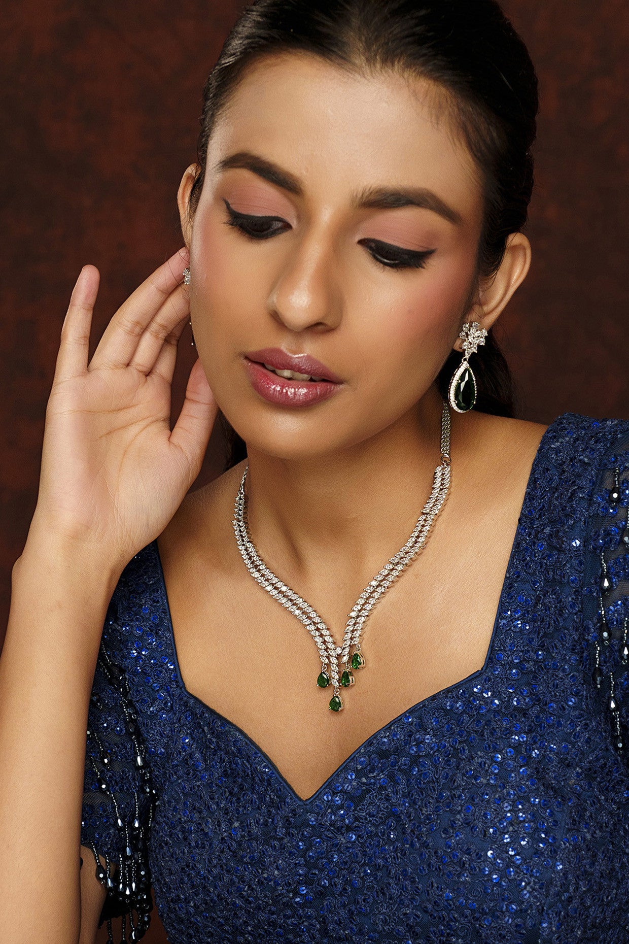 Jeshna Emerald Diamond Necklace Set