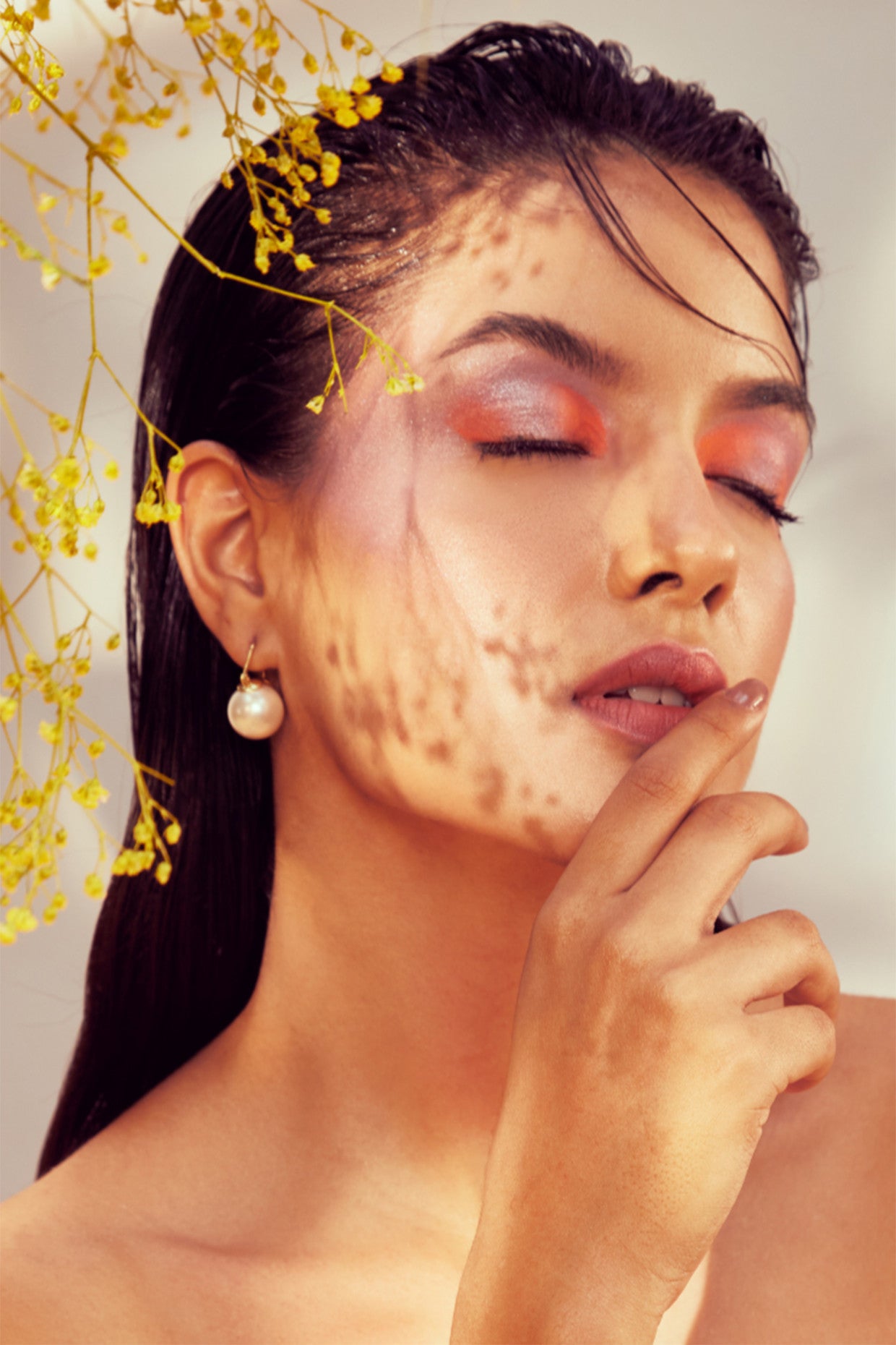 Purse Pearl Studs Earrings White 18Kt Gold-Plated