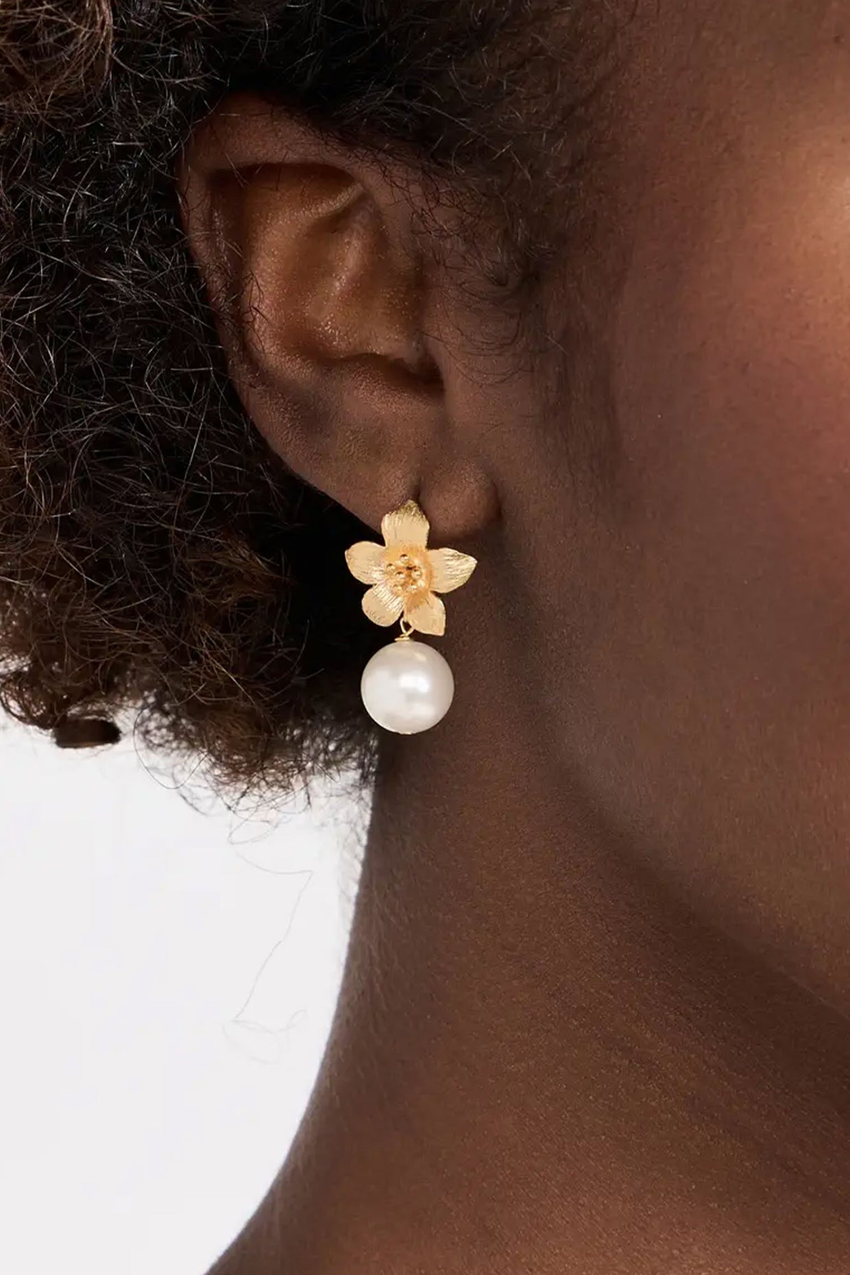 Begonia Pearl Earring