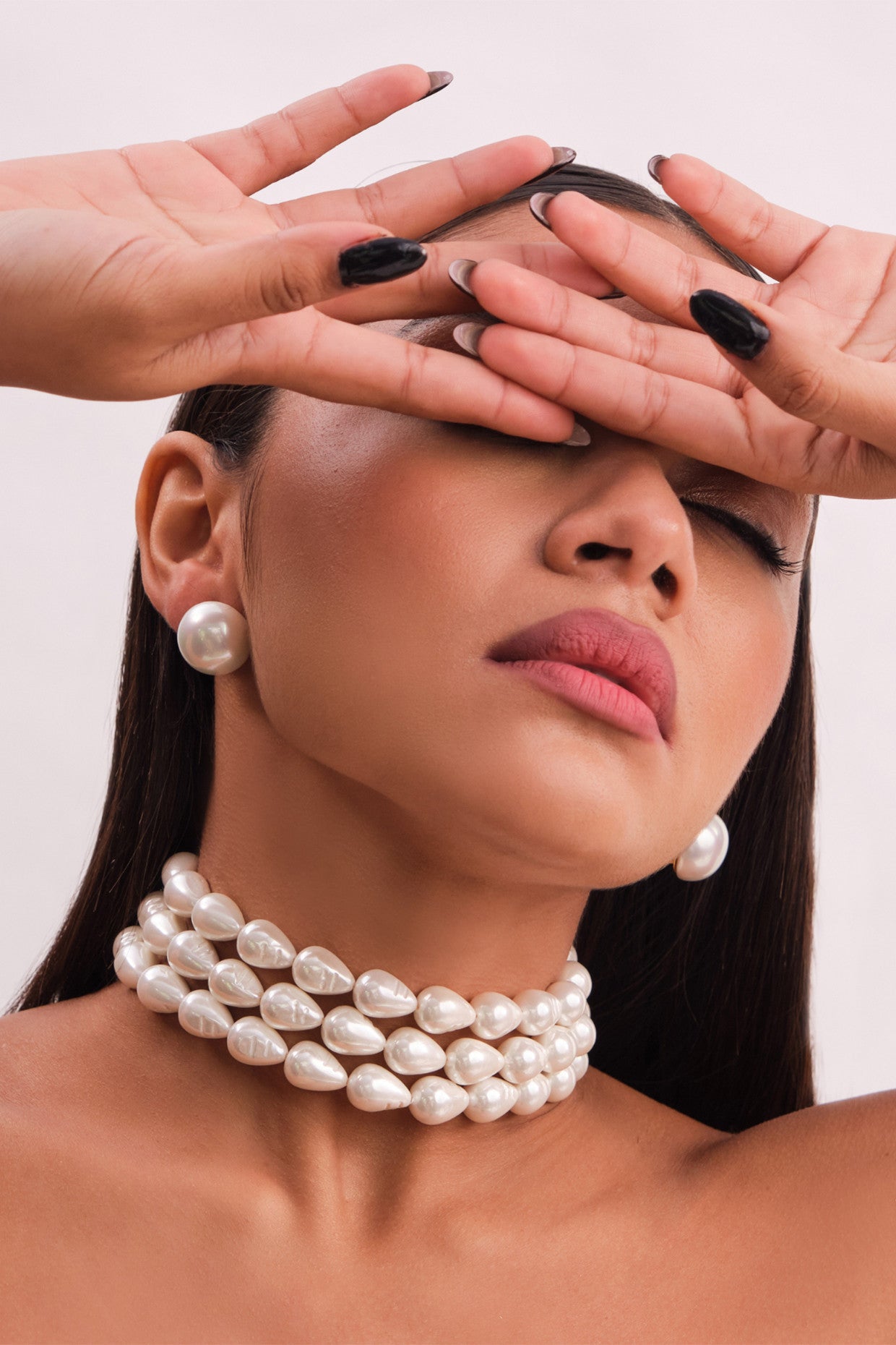 Drops Pearl Choker - White