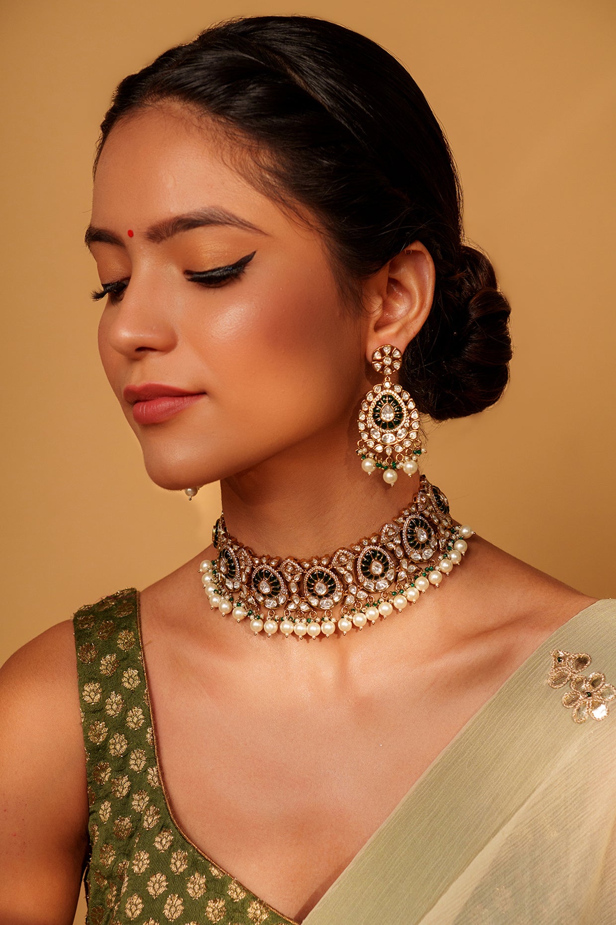 Hemal Kundan Choker Set