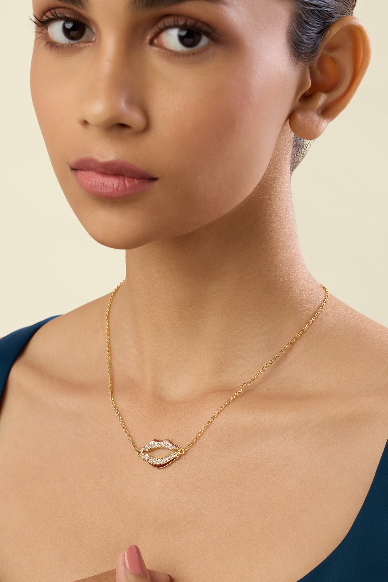 Skylaire Lip Pendant Necklace In 18Kt Gold Plated