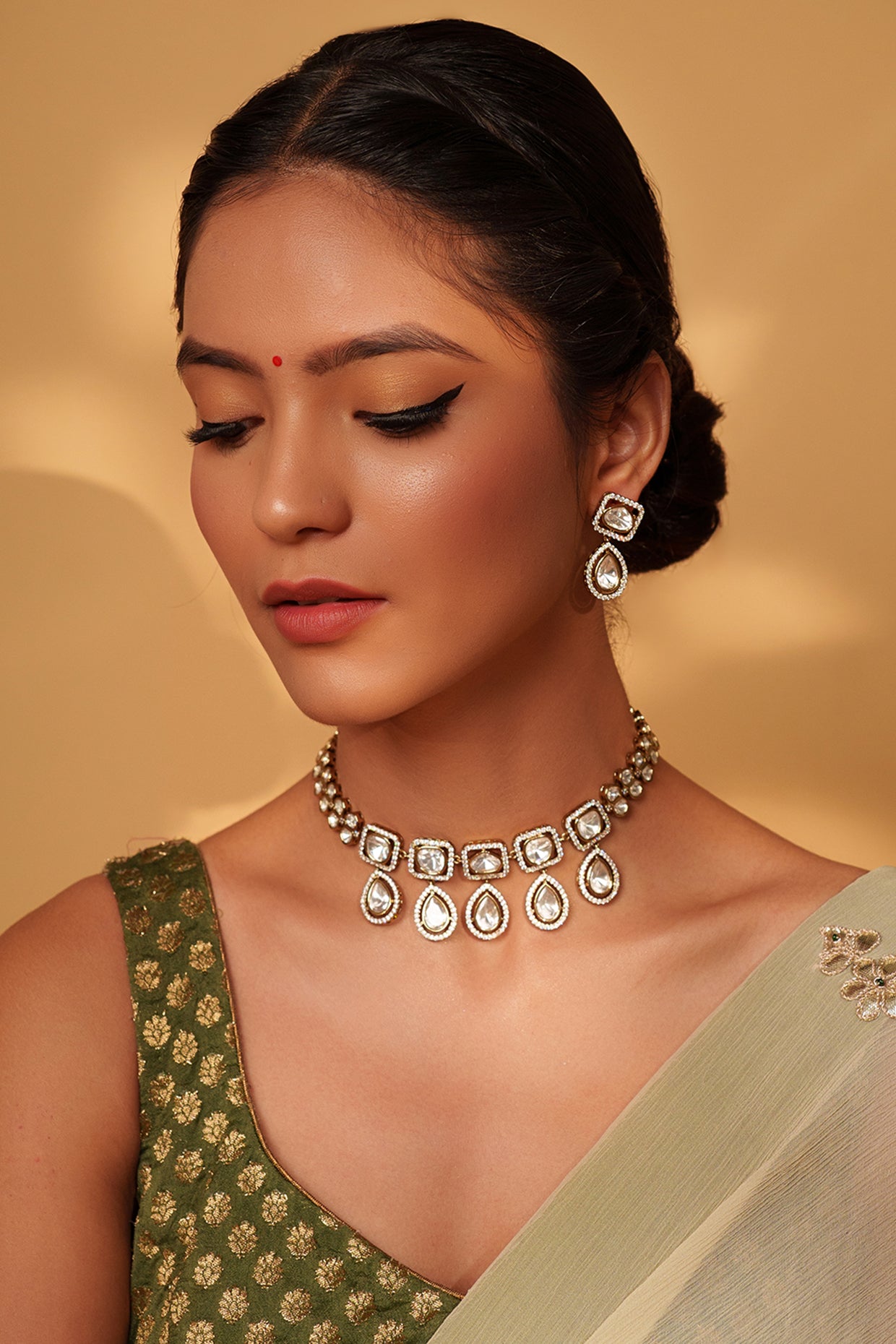 Avnika Kundan Set