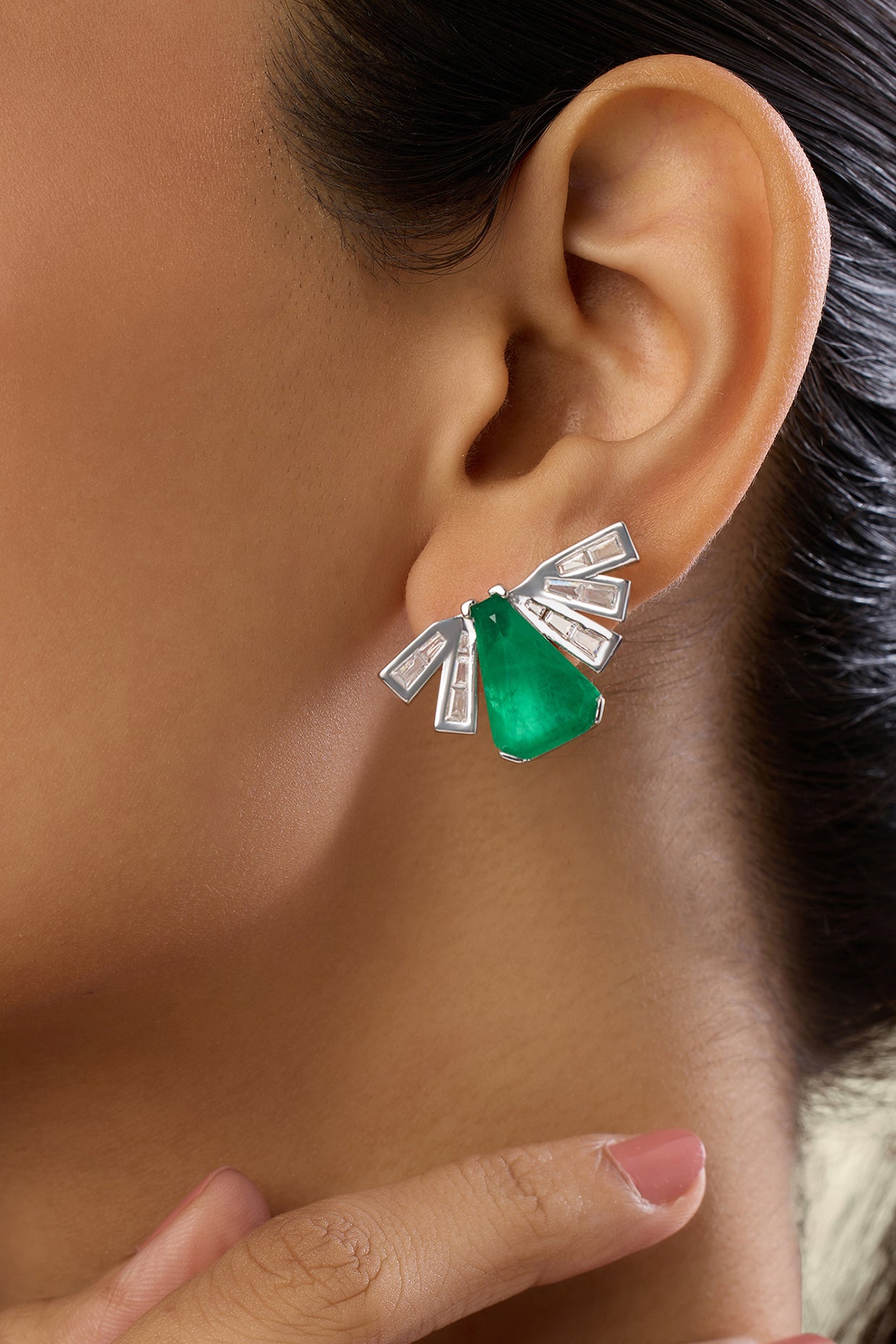 Gatsby Emerald Studs In Rhodium Plated