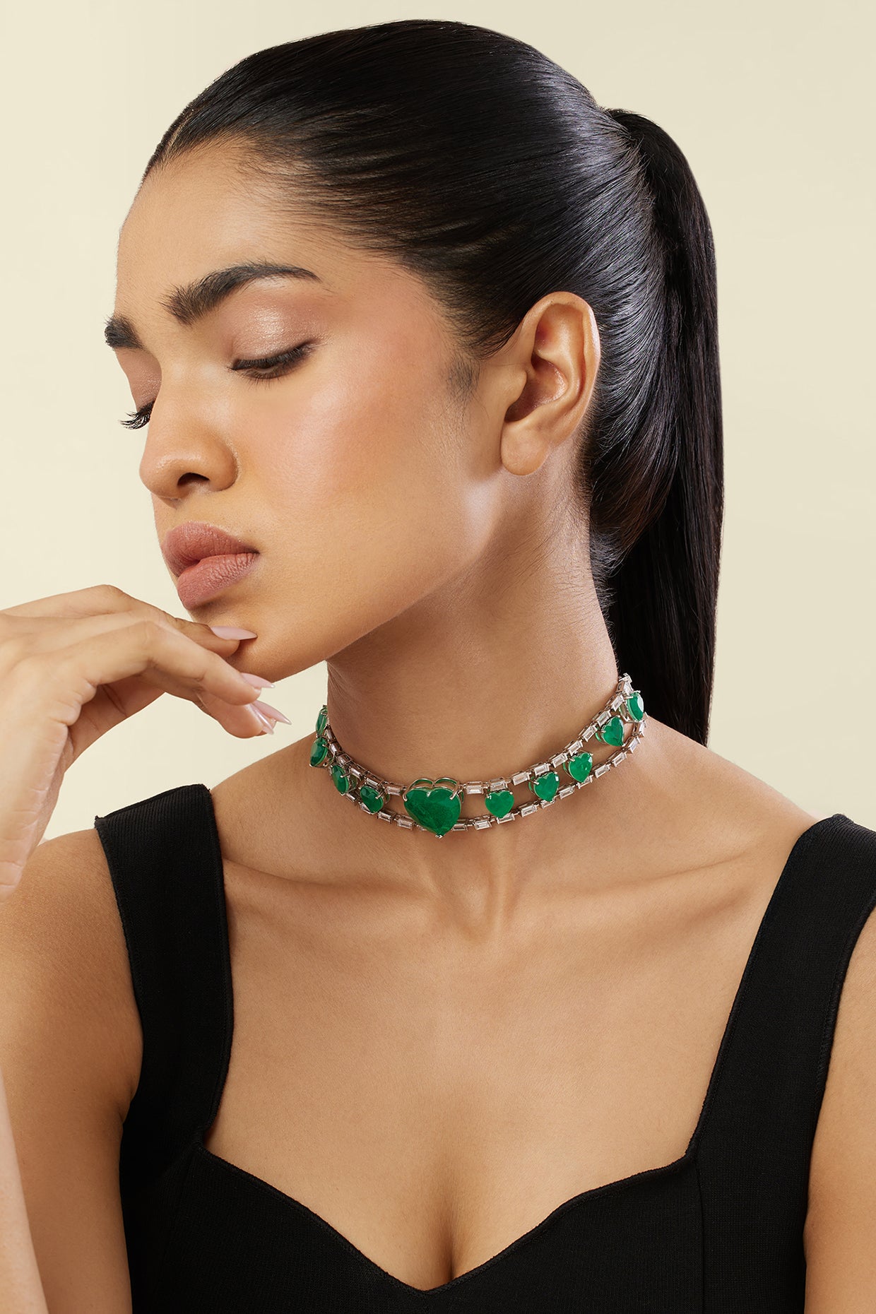 Emerald Heart Choker Necklace In Rhodium Plating