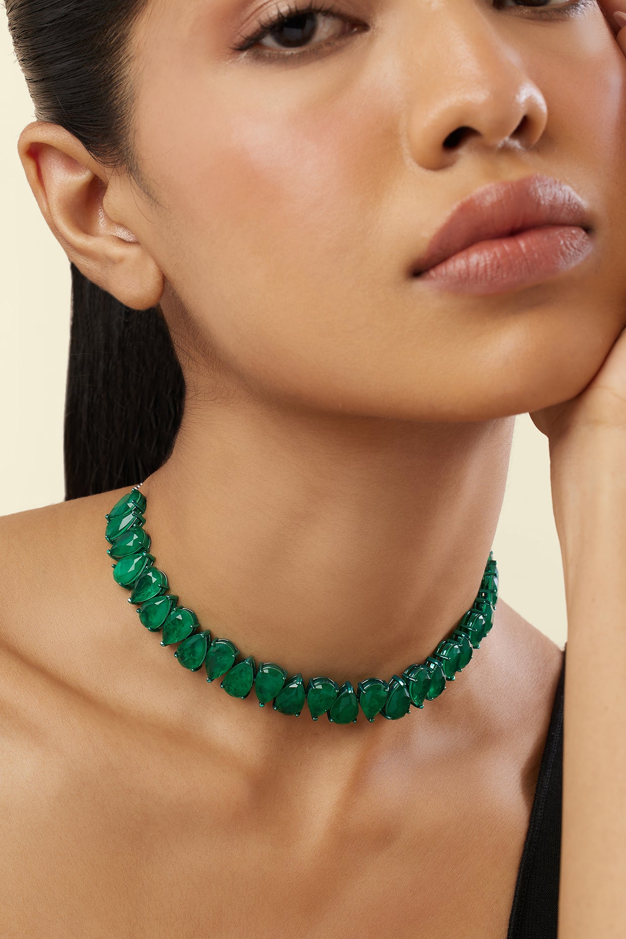 Elysian Emerald Choker Necklace In Rhodium Plating