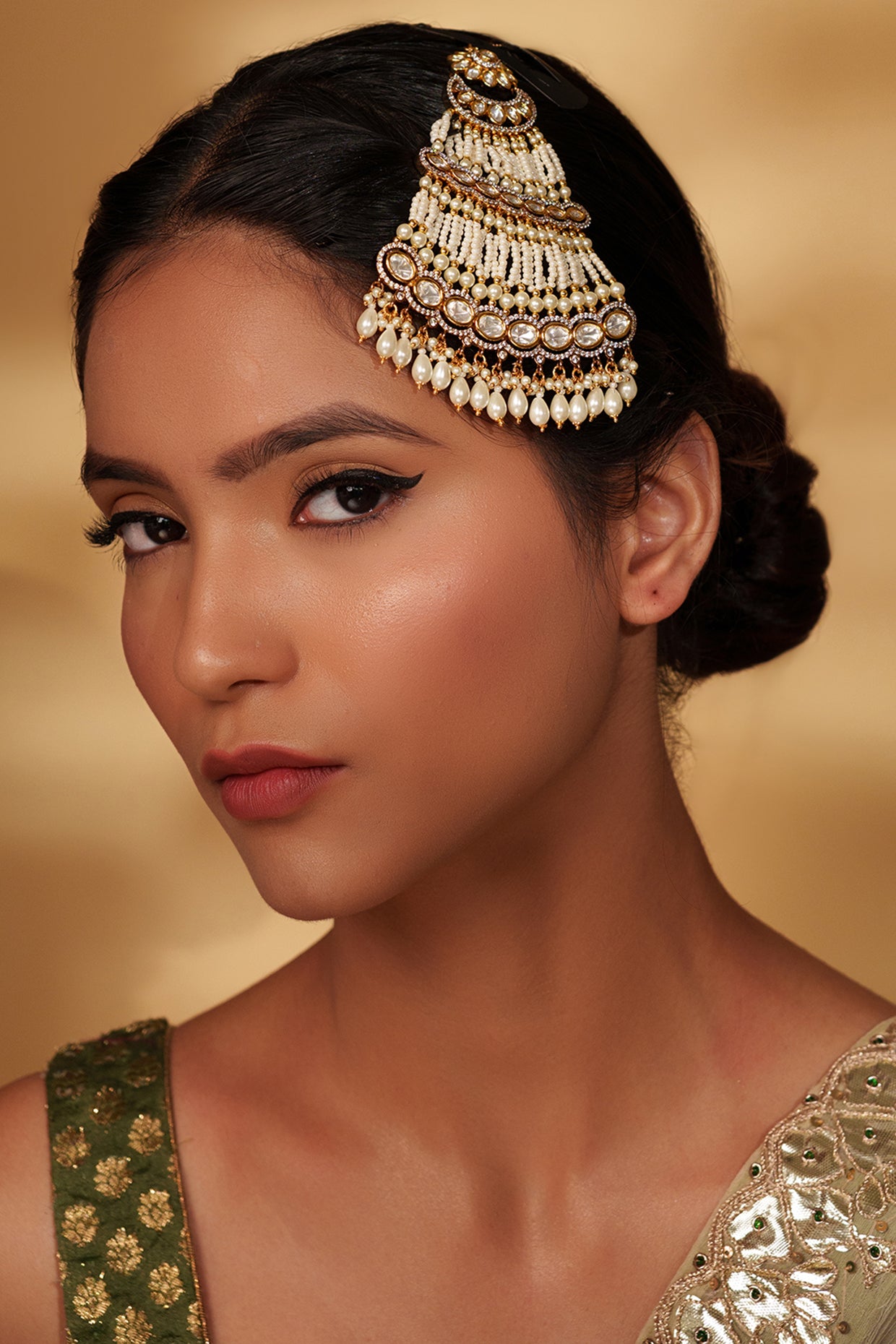 Jasvee White Kundan Passa