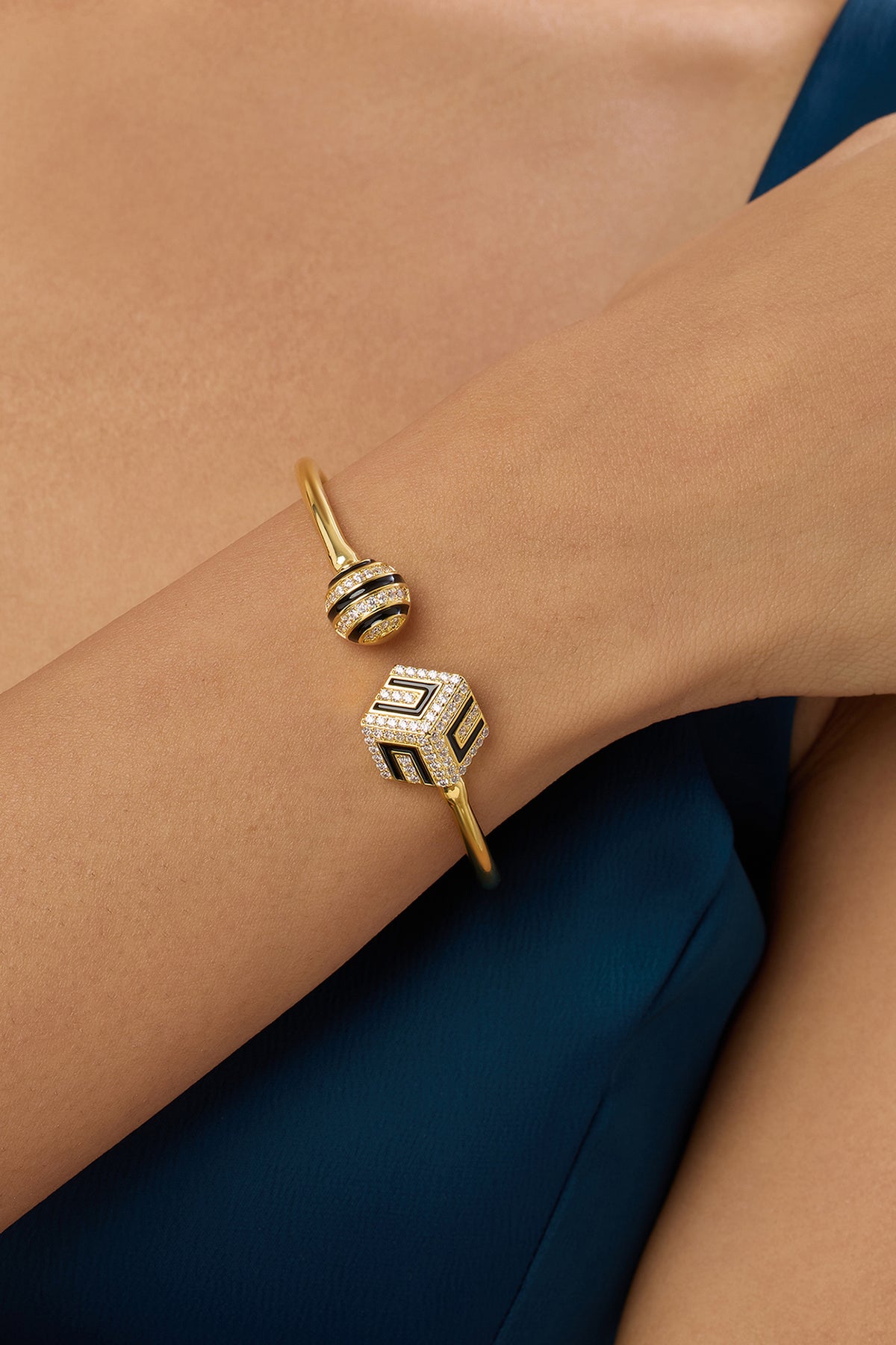 Transcenta Cuff Bracelet In 18Kt Gold Plated