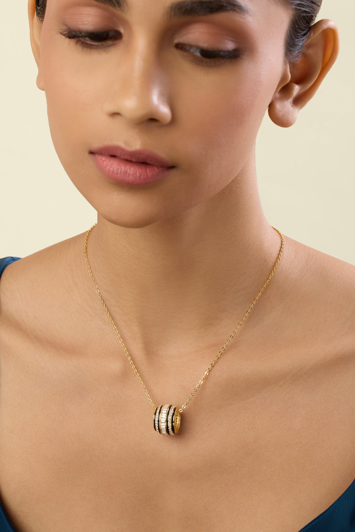 Mindora Pendant Necklace In 18Kt Gold Plated