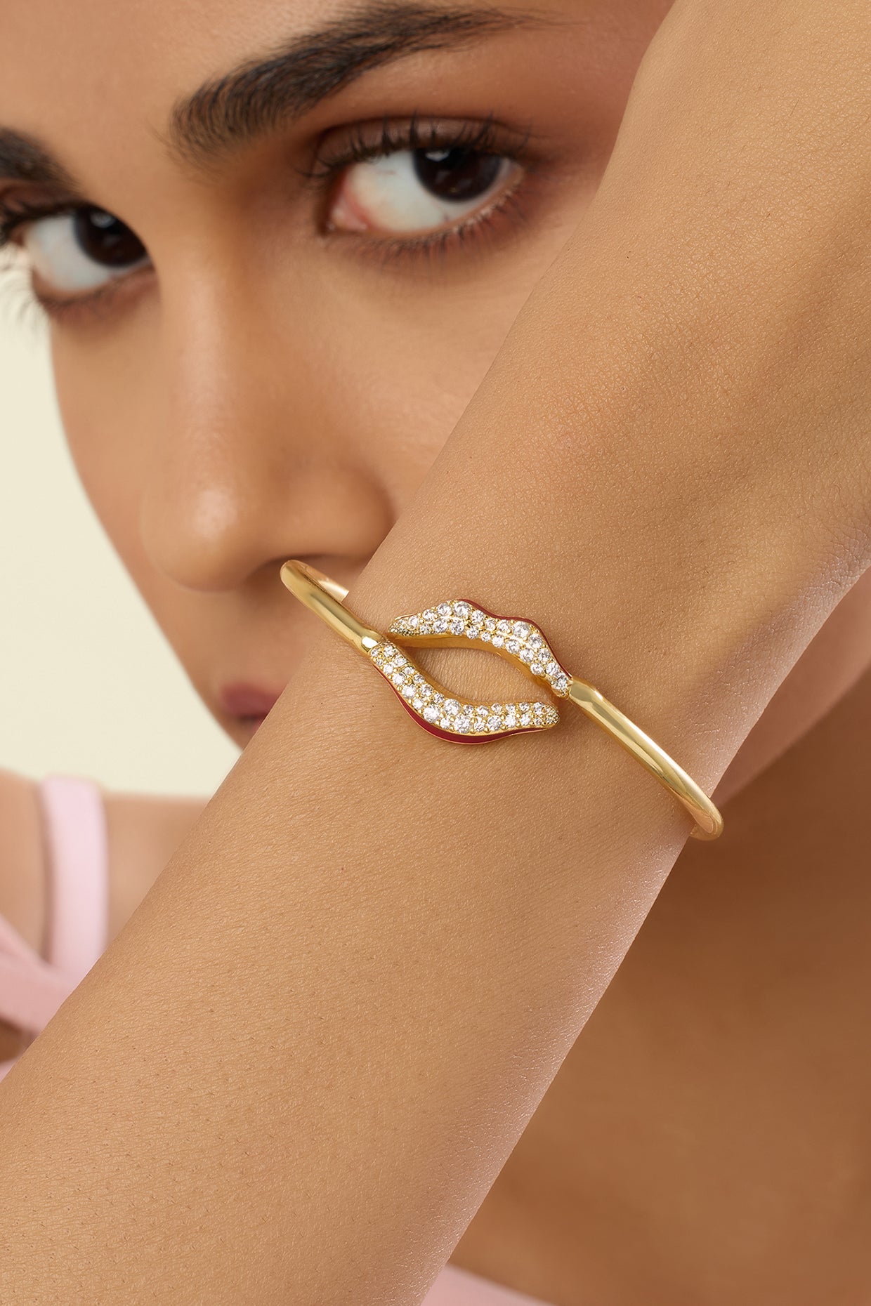 Deliria Lip Cuff In 18Kt Gold Plated