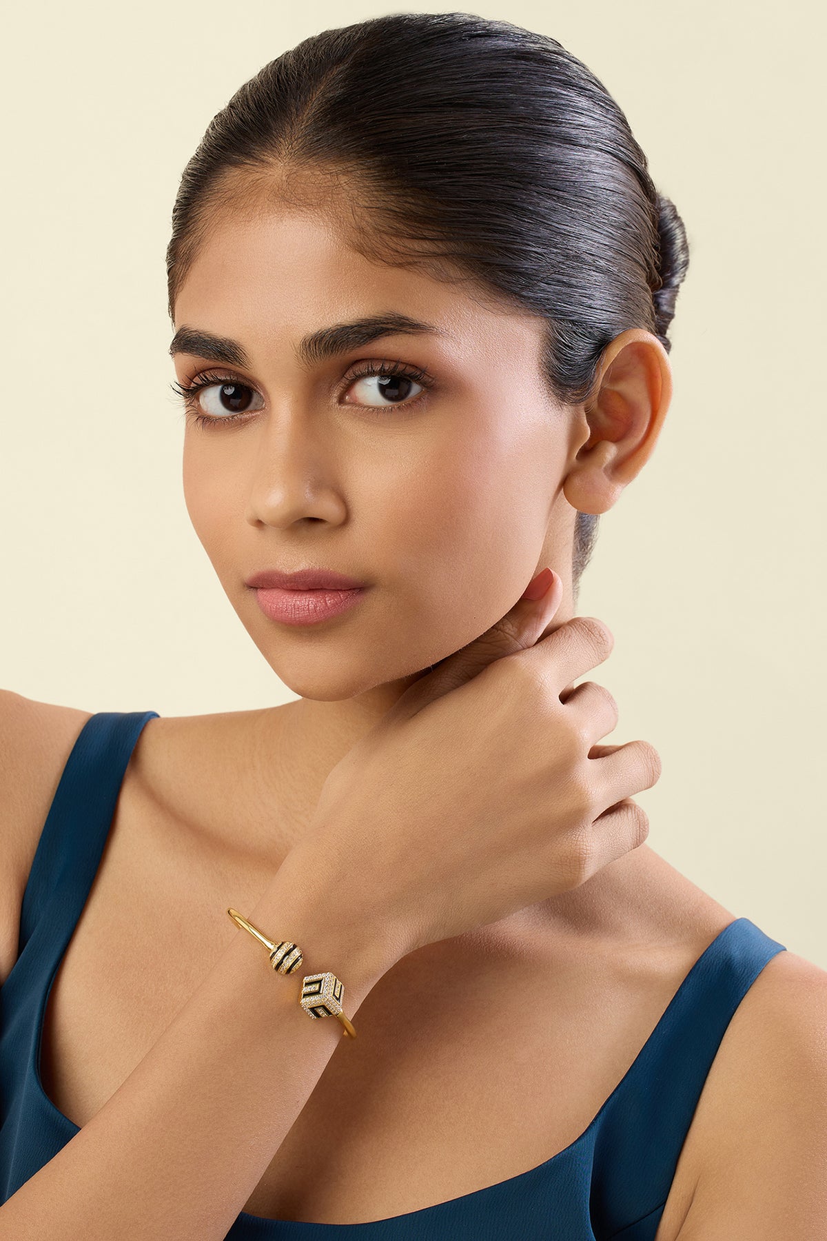 Transcenta Cuff Bracelet In 18Kt Gold Plated