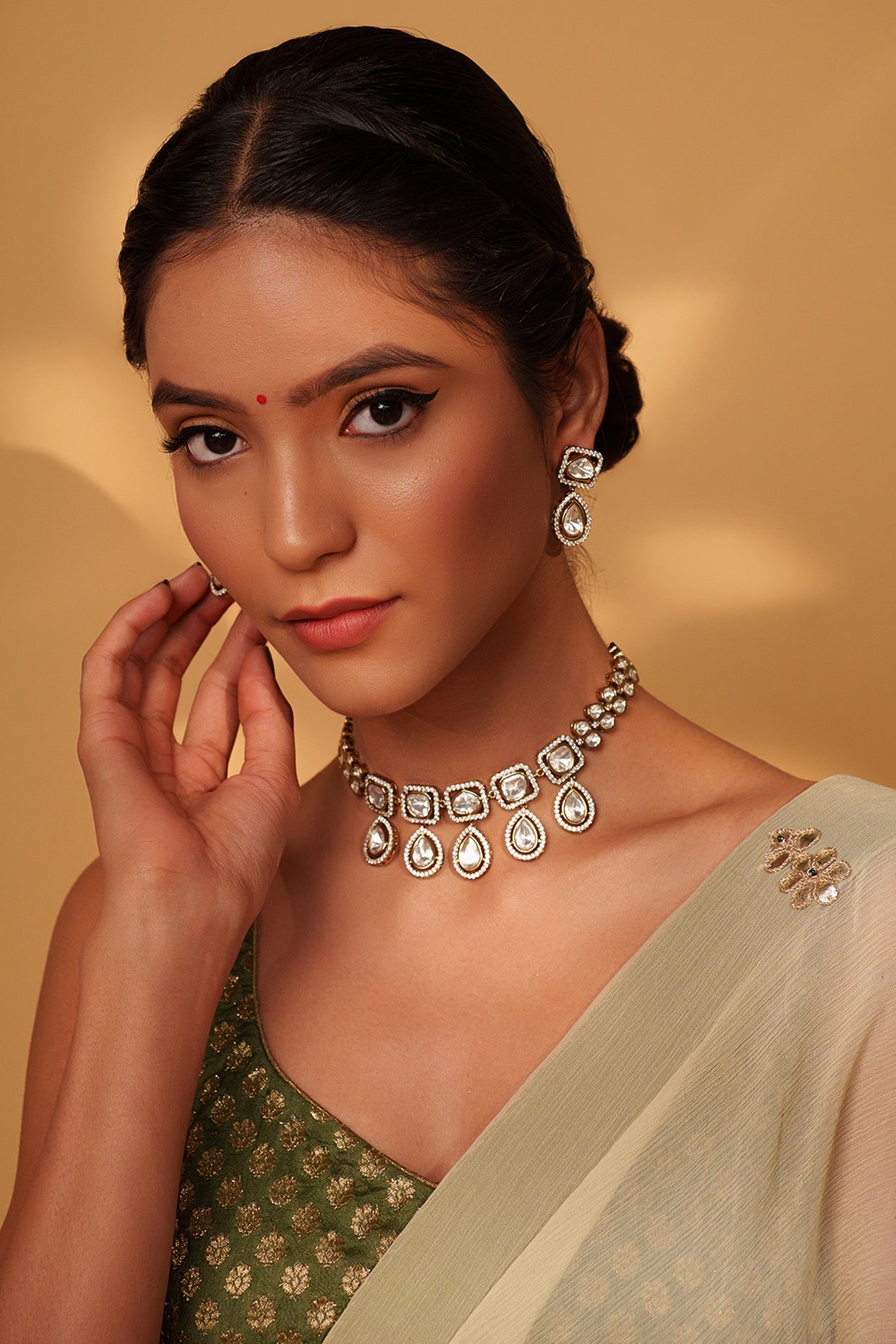 Avnika Kundan Set